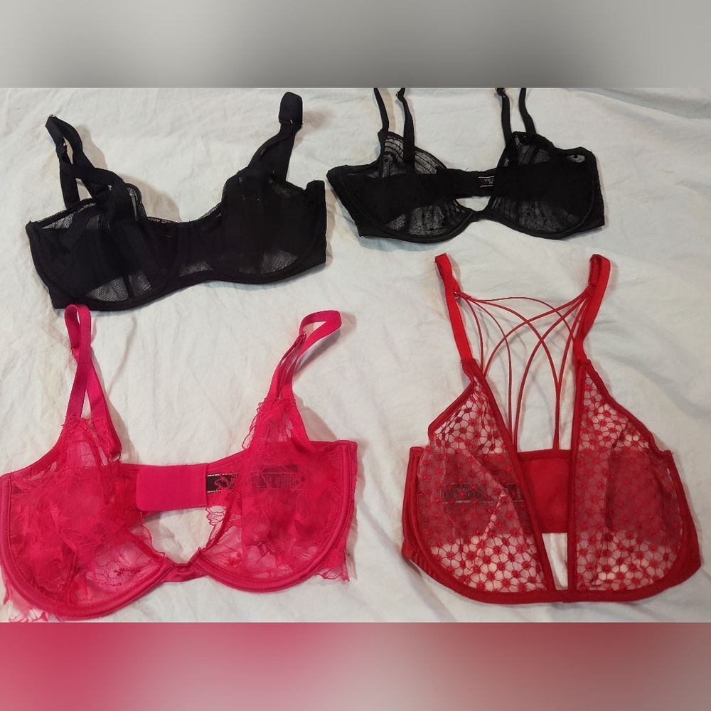 Victoria Secret Lot Of 4 Bras Size 32DD New No Tags